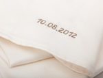 Das Maßhemd mit dem Datum vom Hochzeitstag als Monogramm - Bild Fine Cotton GmbH